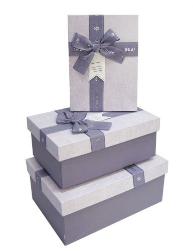 Набор из трёх прямоугольных подарочных коробок сиреневого цвета, отделка фактурной бумагой, бант из ленты с рисунком, размер 22*16*9,5 см.