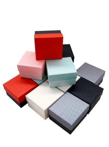 Набор из 12 прямоугольных ювелирных подарочных коробочек разного цвета, отделка фактурной бумагой, размер 9*8,5*5,5 см.