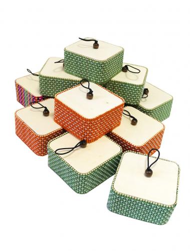 Набор из шести квадратных ювелирных подарочных разноцветных коробок из бамбука, размер 8*8*4 см.