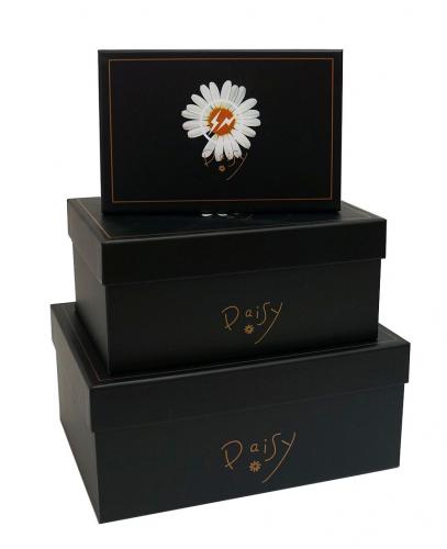 Набор из трёх подарочных коробок чёрного цвета с рисунком "ромашки", размер 29*22*13 см.
