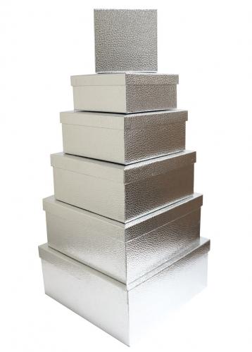 Набор из шести больших блестящих квадратных подарочных серебряных коробок, размер 39*39*18 см.