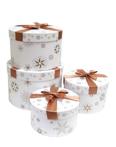 Набор из четырёх круглых белых новогодних подарочных коробок с бантом и рисунком снежинки, размер d27*h18,5 см