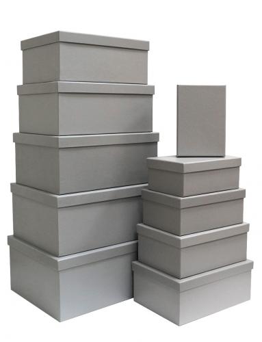 Набор из десяти однотонных светло-серых прямоугольных подарочных коробок, отделка матовой бумагой, размер 37*28*17 см.