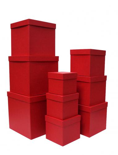 Набор из девяти подарочных коробок куб красного цвета, отделка матовой фактурной бумагой, размер 25*25*25 см.