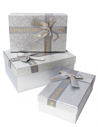Набор из трёх серебряных прямоугольных подарочных коробок с бантом из ленты, отделка фактурной блестящей бумагой, размер 23*16*9,5 см.
