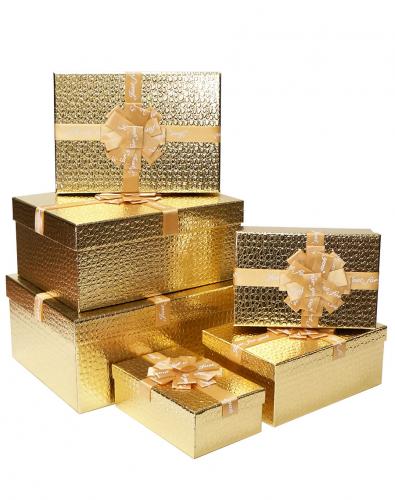 Набор из шести прямоугольных золотых подарочных коробок с бантом из ленты, отделка фактурной блестящей бумагой, размер 32*25*14 см.