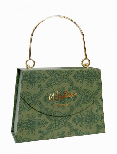 Подарочная коробка "сумочка" с ручкой, отделка матовой зелёной бумагой, размер 18*13*7,5 см.
