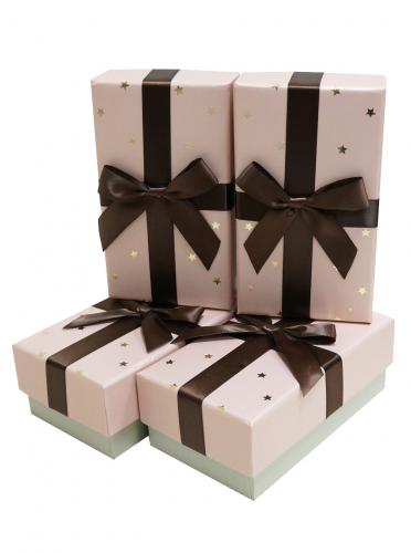 Прямоугольные подарочные коробки с золотистым рисунком "Звёздочки" и бантом из ленты, цвет пудровый, размер 15*8*5,5 см.