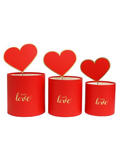 Набор из трёх красных подарочных круглых коробок со вставками в форме сердечек для букетов, размер d18,5*h19 см.