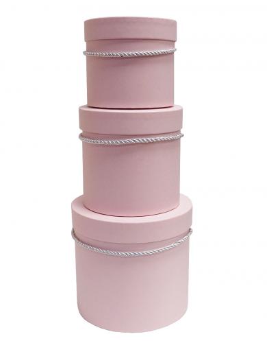 Набор из трёх круглых подарочных коробок светло-розового цвета с ручками, отделка матовой бумагой, размер d18*h17 см.