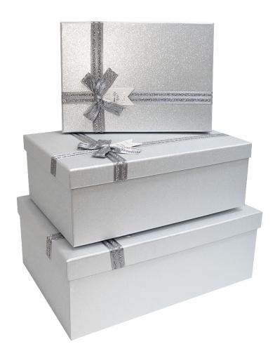 Набор из трёх прямоугольных подарочных коробок серебряного цвета, отделка мерцающая блестящая бумага, бант из ленты, размер 35*25*13 см.