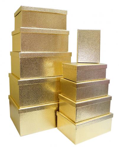 Набор из десяти прямоугольных блестящих золотых подарочных коробок, отделка фактурной бумагой, размер 37*28*17 см.