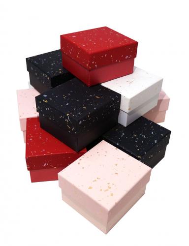 Набор из 12 прямоугольных ювелирных подарочных коробочек разного цвета, отделка матовой бумагой с золотистыми вкраплениями, размер 9*8,5*5,5 см.