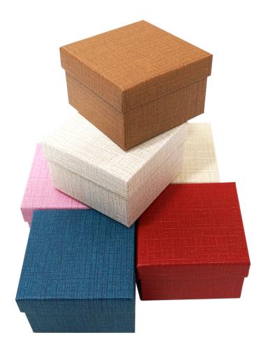 Набор из 6 квадратных ювелирных подарочных коробочек разного цвета, отделка фактурной бумагой, размер 9*9*5,5 см.